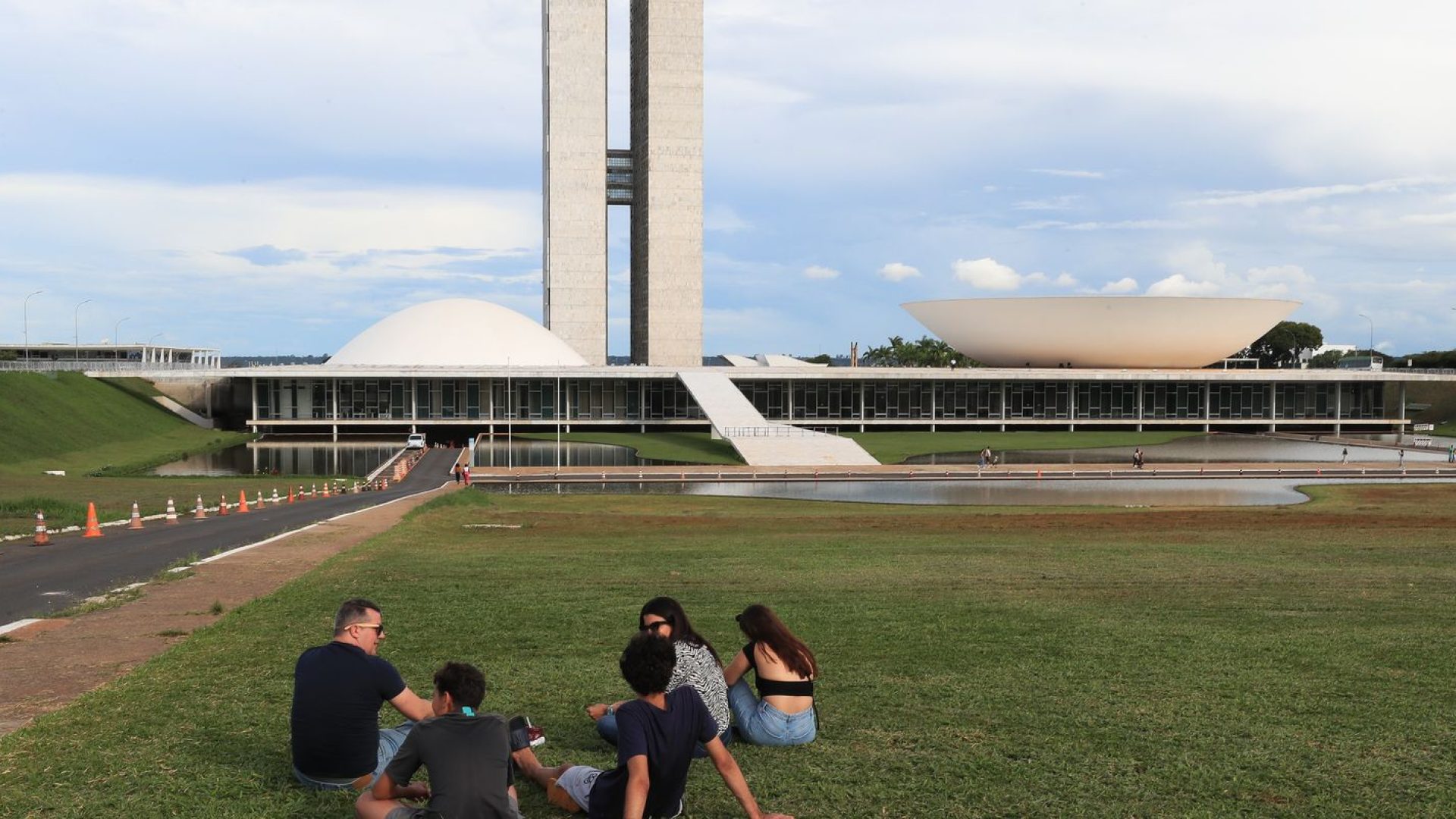 Senado cria comissão para tratar de tarifas com Congresso dos EUA